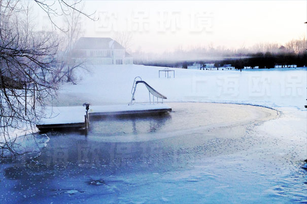 冬季在推流曝气机对坑塘治理具有自然融冰作用